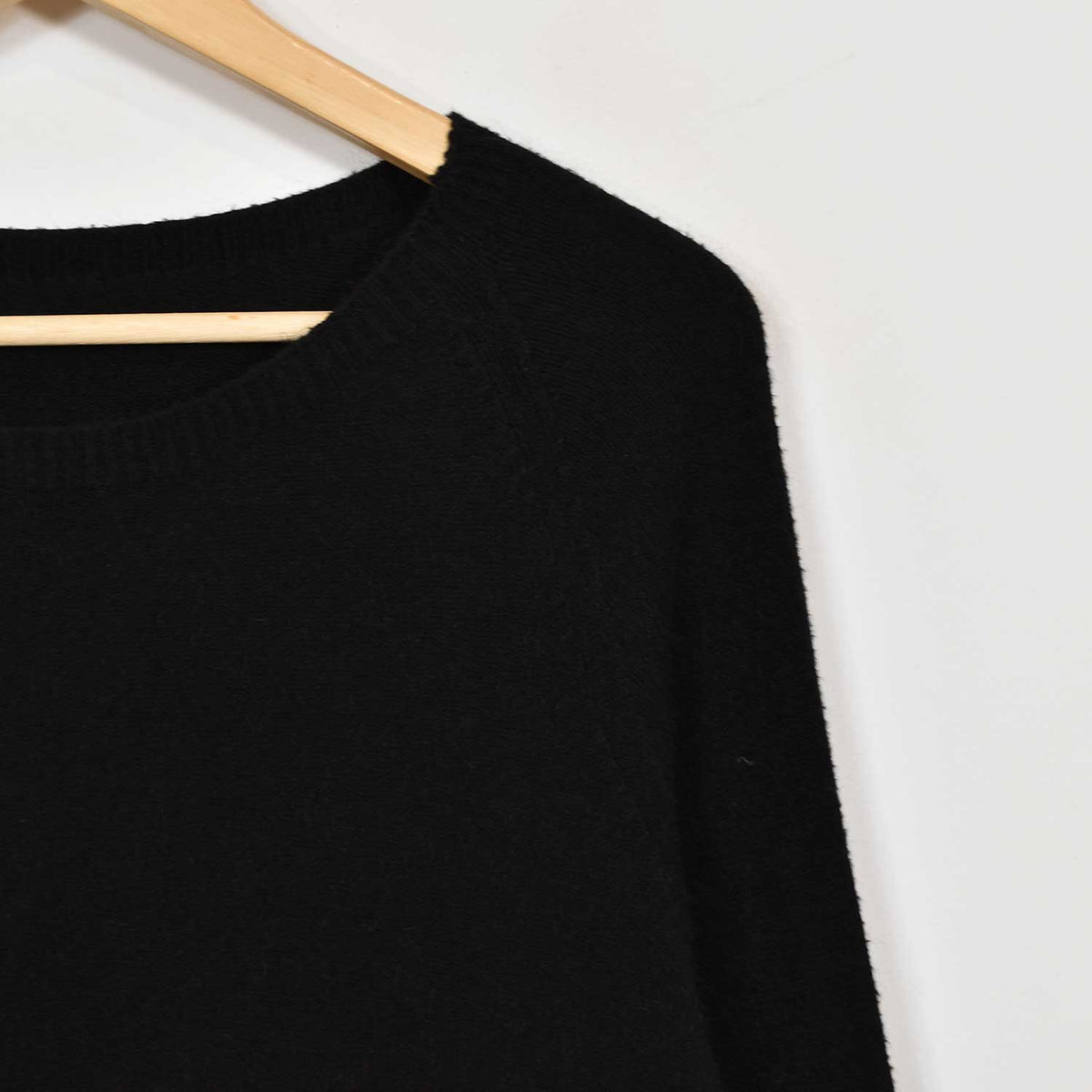 Jersey Canalé Fino – Negro
