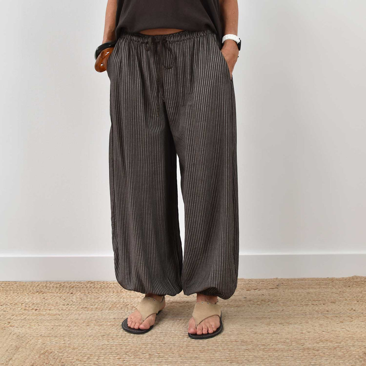 Pantalón Bombacho Rayas – Marrón