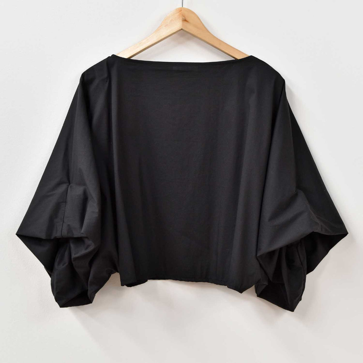 Blusa Abullonada Chic – Negra