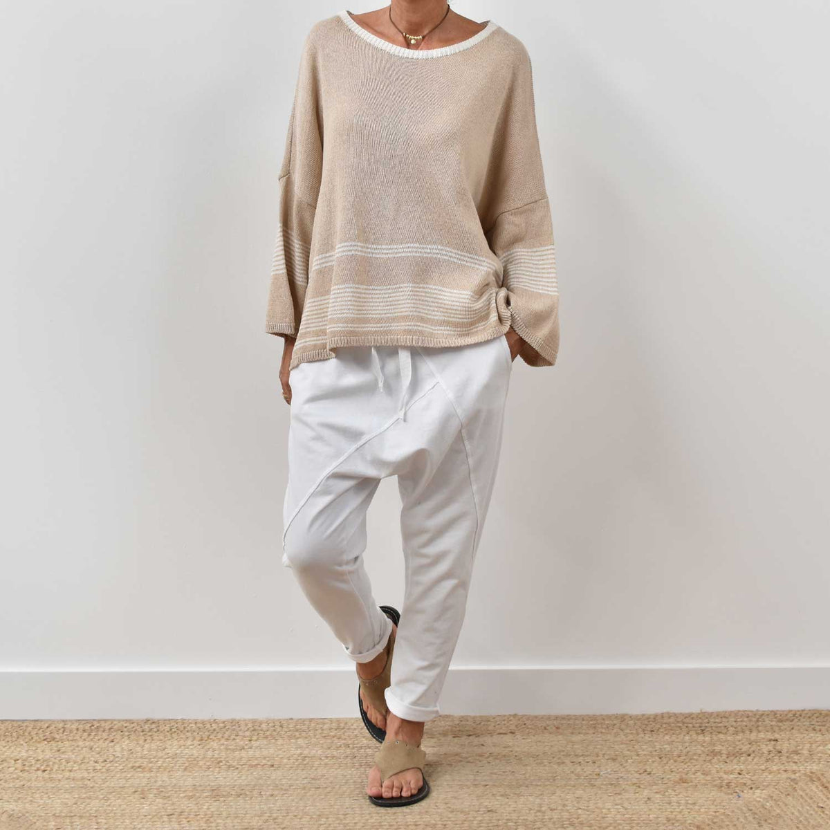 Jersey Oversize Cuello Barco – Beige