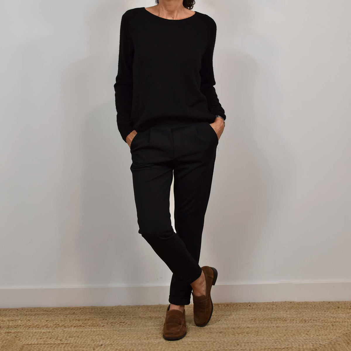 Pantalón Fluido Bolsillos – Negro