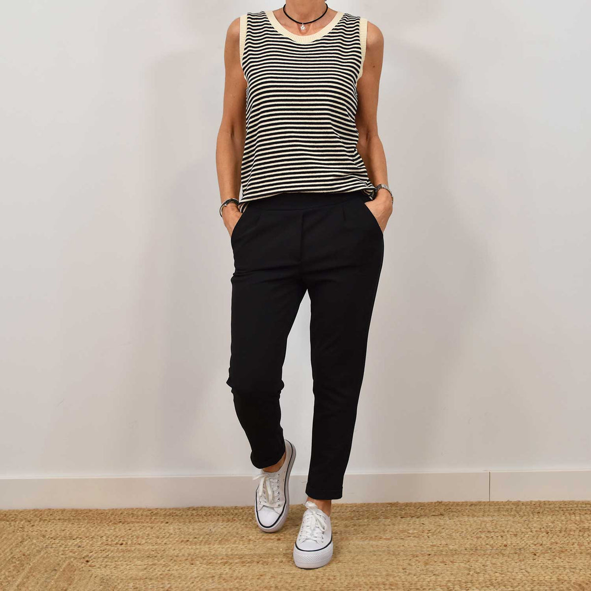 Pantalón Fluido Bolsillos – Negro