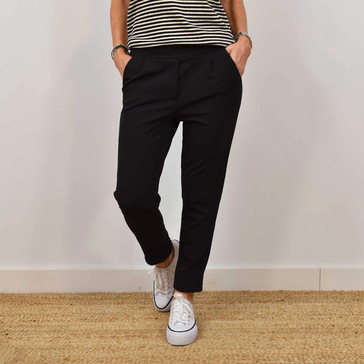 Pantalón Fluido Bolsillos – Negro
