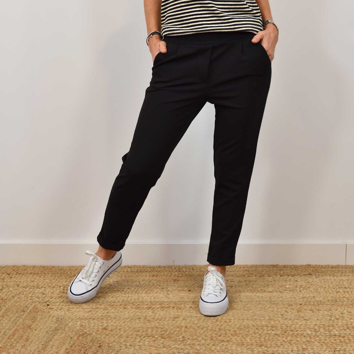 Pantalón Fluido Bolsillos – Negro