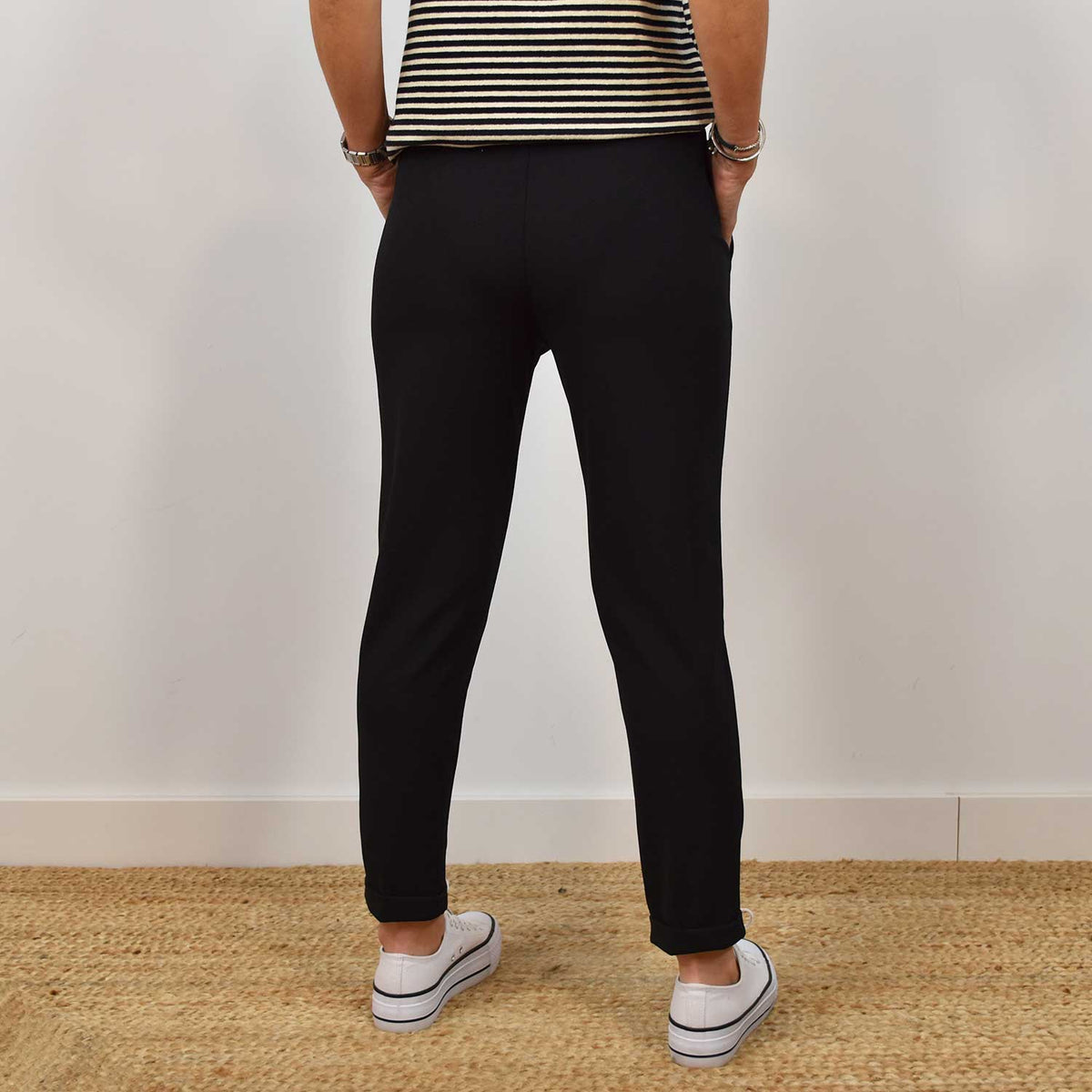Pantalón Fluido Bolsillos – Negro