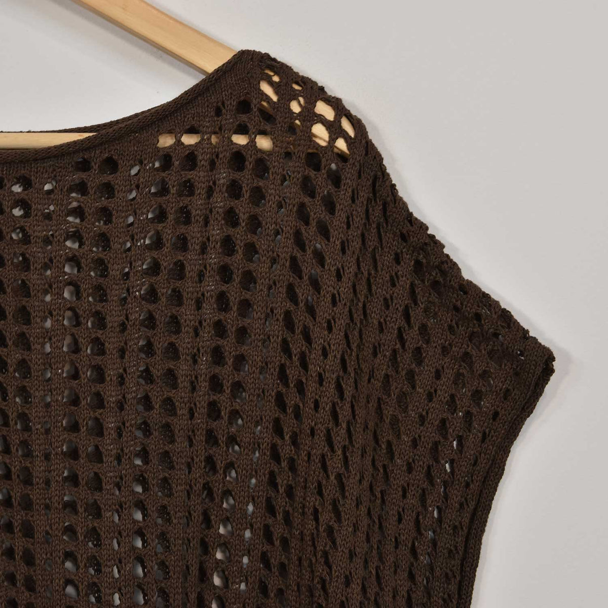 Jersey Calado Cuello Barco – Marrón