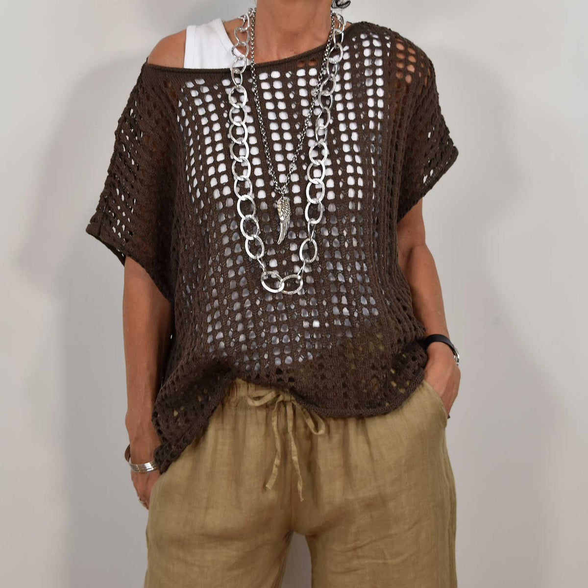 Jersey Calado Cuello Barco – Marrón