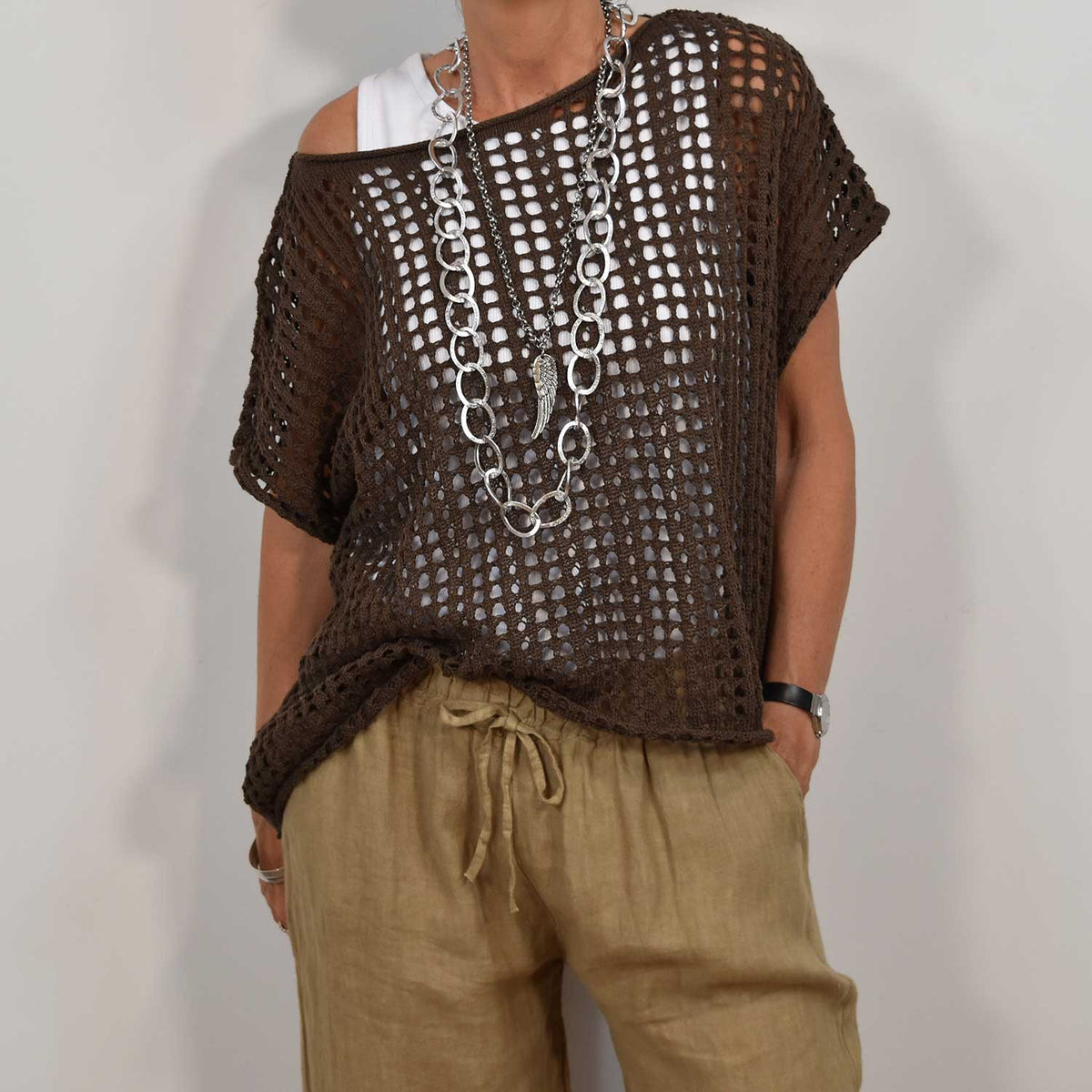 Jersey Calado Cuello Barco – Marrón