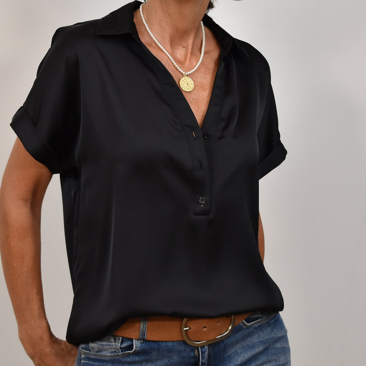 Blusa Satinada Elegance – Negra