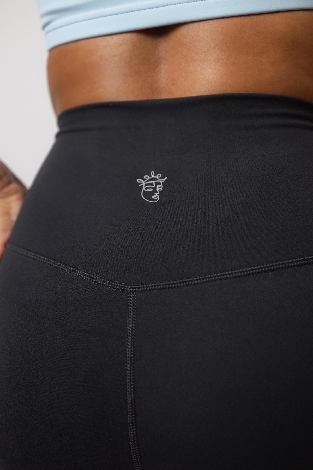 Shorts Claire con Bolsillos – Negro