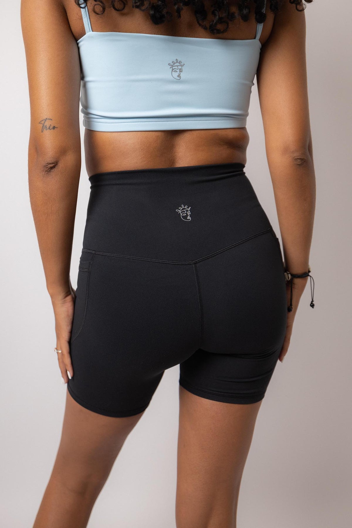 Shorts Claire con Bolsillos – Negro